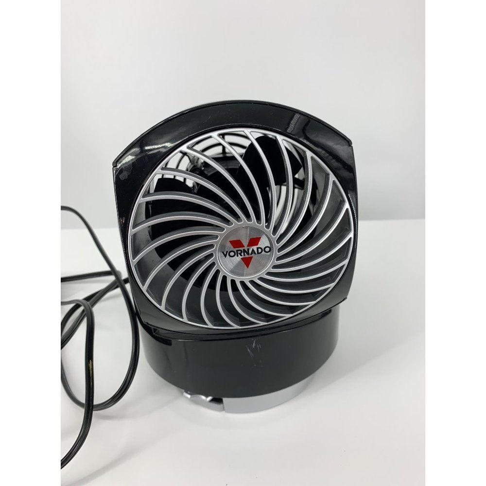 Vornado Flippi V8 Oscillating Air Circulator Personal Desk Fan Black 3281